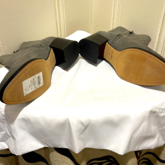 New Sam Edelman Gray Suede Joey Booties - Picture 8 of 10